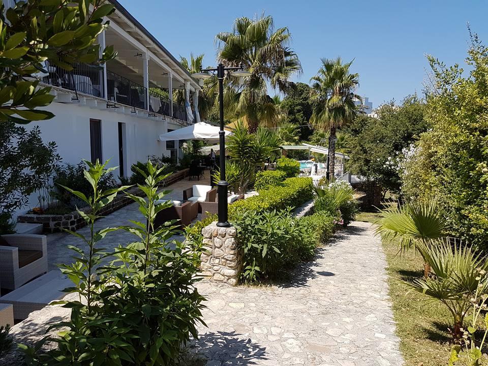 Albergo Villa Vittoria Rodi Garganico Exterior foto