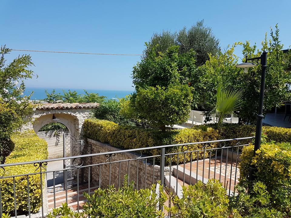 Albergo Villa Vittoria Rodi Garganico Exterior foto